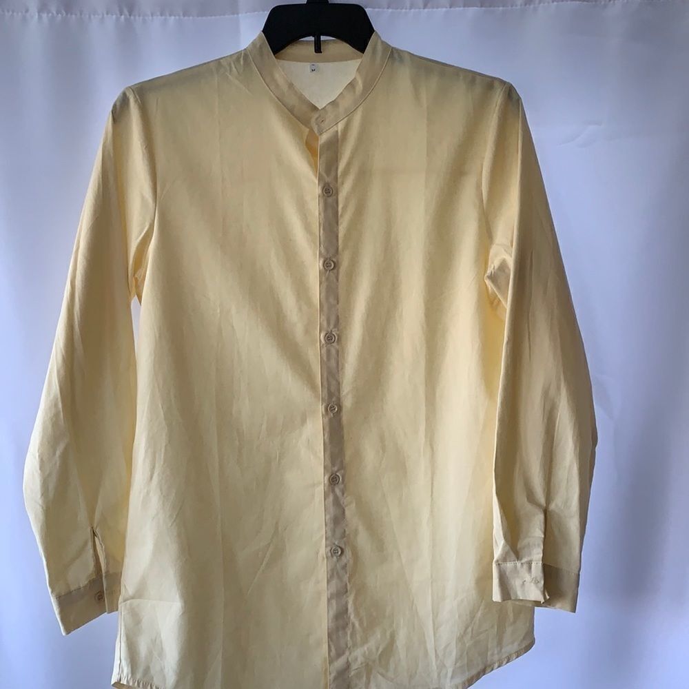 Men’s medium yellow dress shirt. NWOT